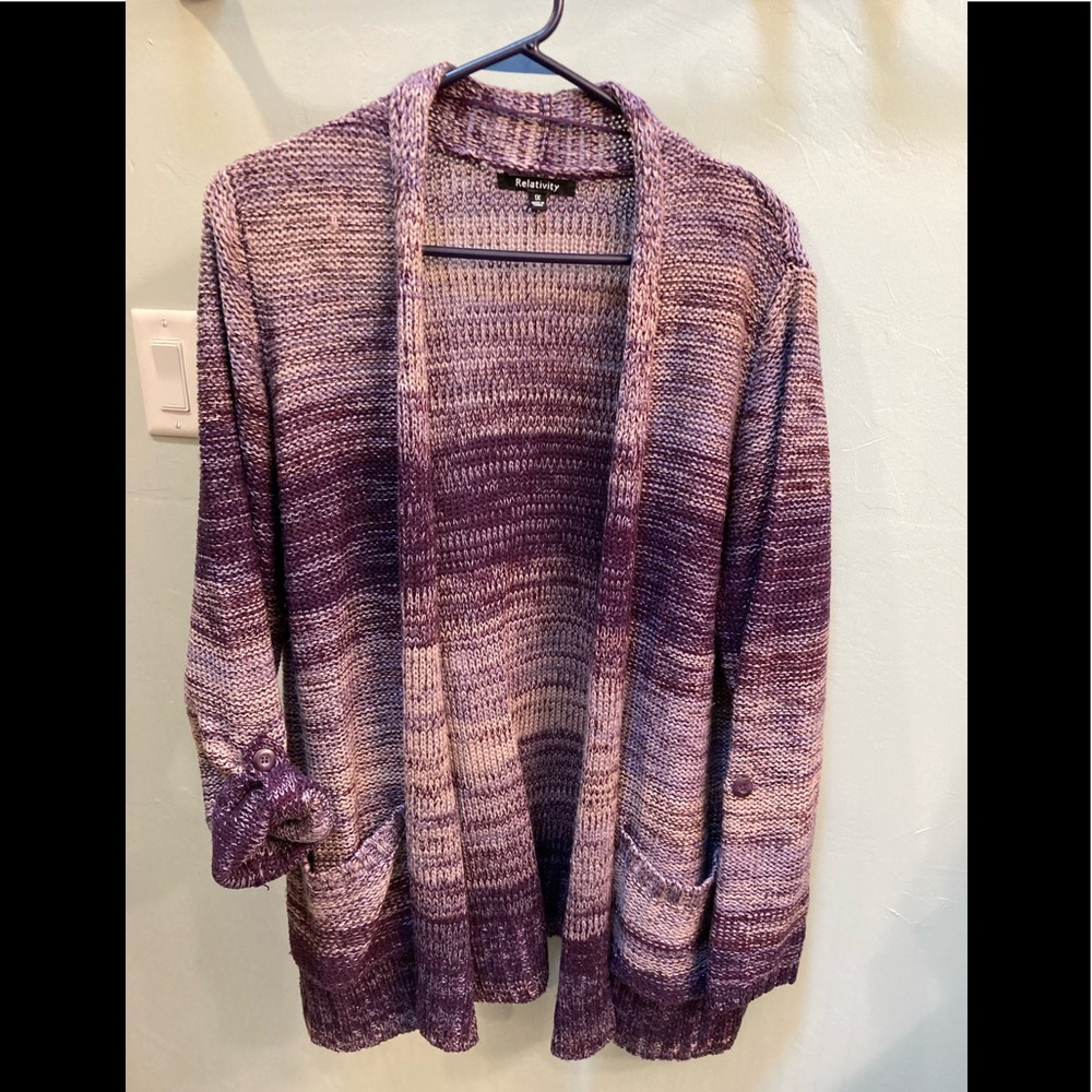 Purple cardigan with sleeves that can be rolled and buttoned